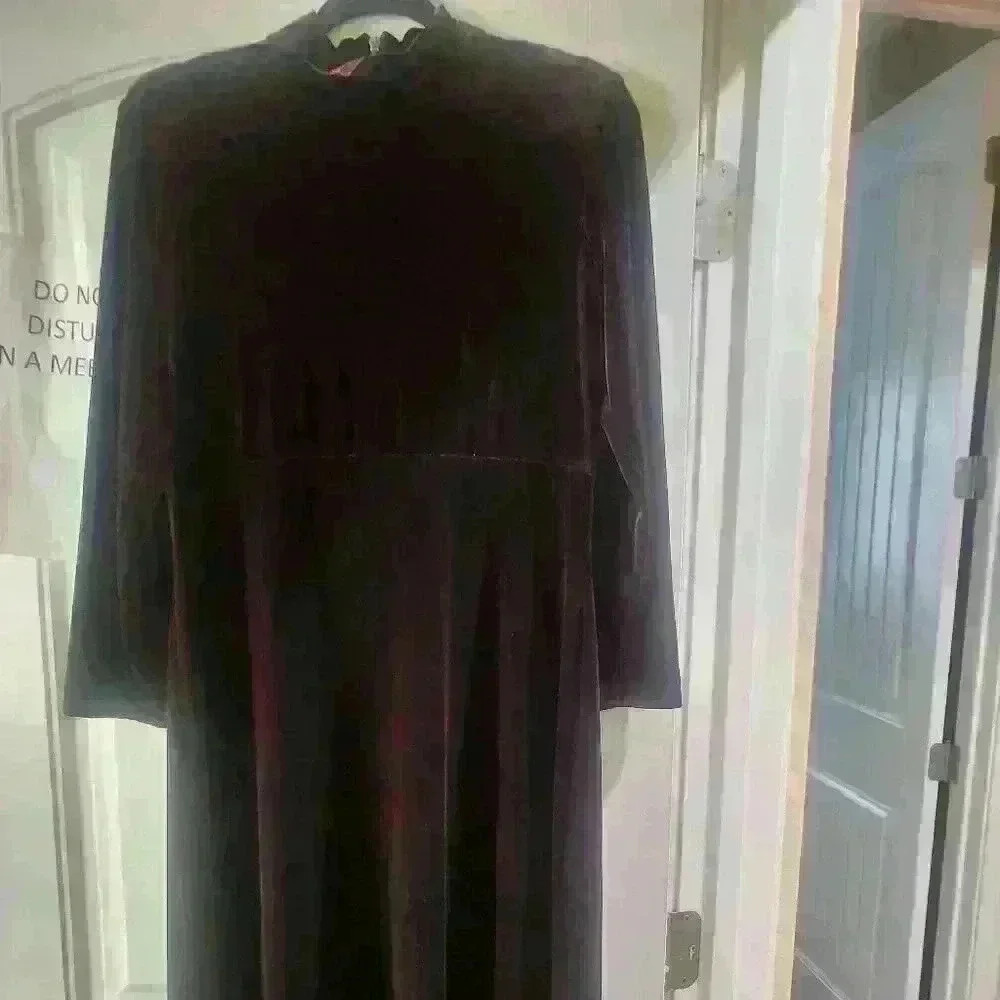 No Name Midi Length Velvet Dress, Fits like a Medium